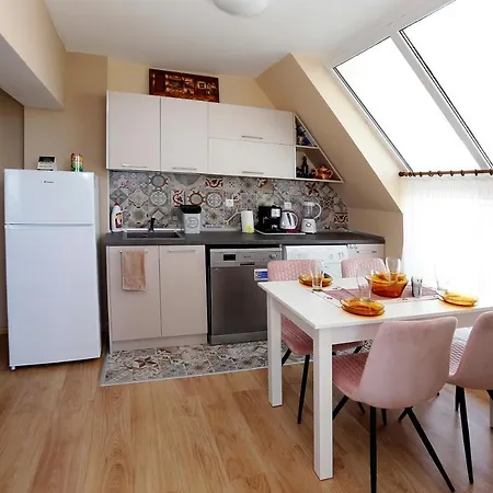 Lazur Sunrise Apartment *