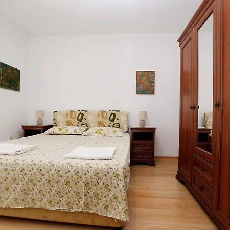 Lazur Sunrise Apartment *